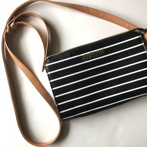 Kenneth Cole Reaction Crossbody